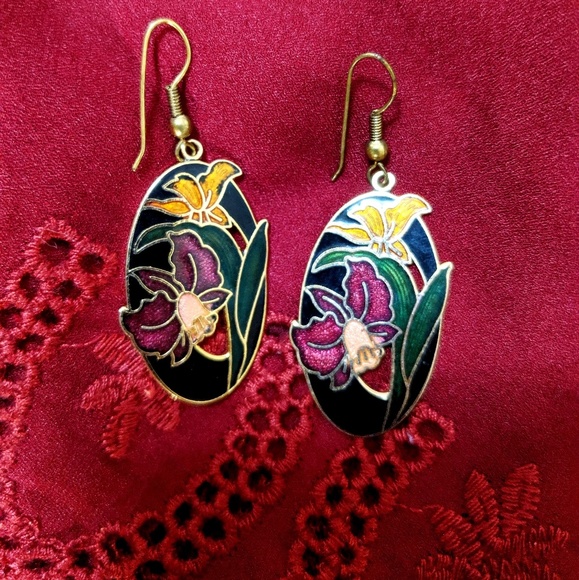 Vintage | Art Deco Lily Enamel Earrings - Picture 3 of 4